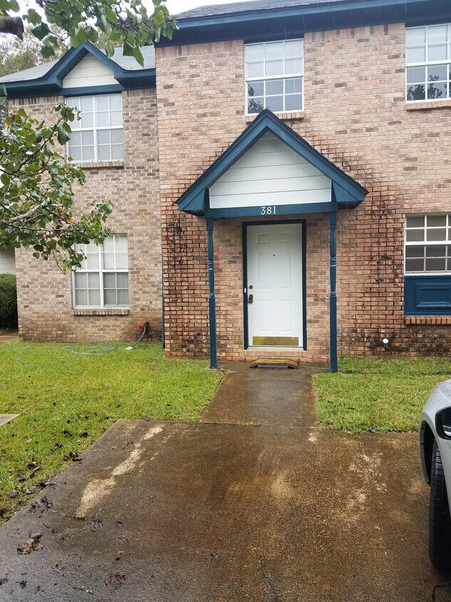 Primary Photo - 381 Brookwood Lake Pl