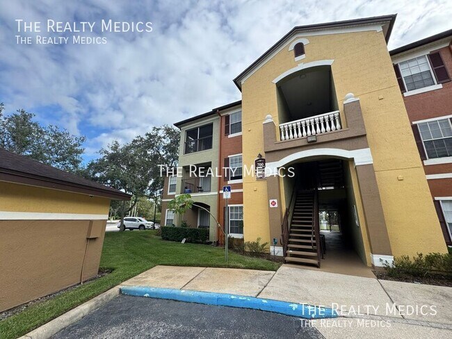 Foto del edificio - 700 Crest Pines Dr