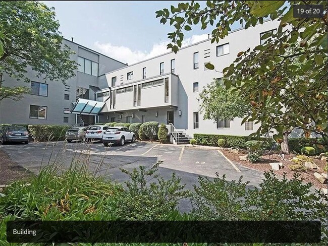 Building Photo - 5708 Walnut St