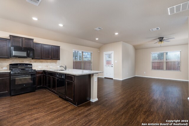 Foto del edificio - 2214 Marbach Woods