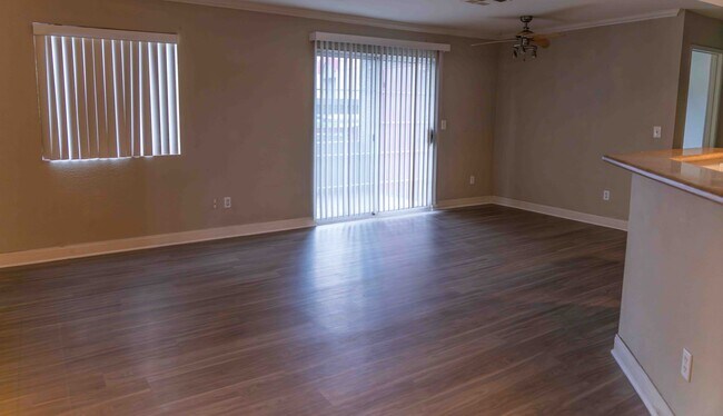 Foto del edificio - Beautiful Condo in a Gated Community Near ...