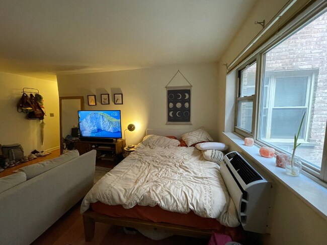 Foto del edificio - 535 W Briar Pl