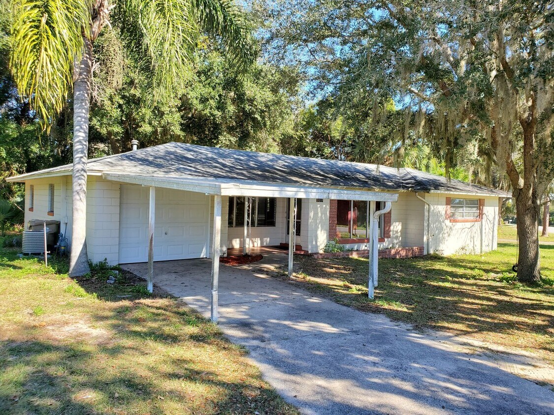 Foto principal - 2.2 Hardwood floors -corner lot -Eustis $1500