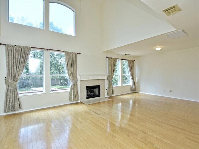Foto del edificio - 9019 Mountain Mist Ln