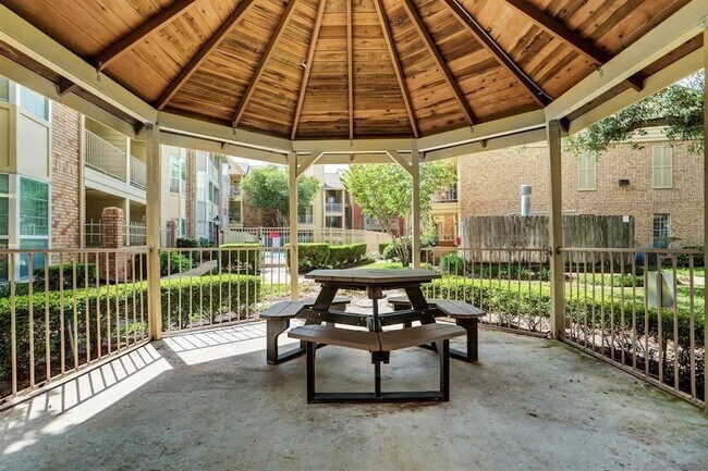 Foto del edificio - 11201 Lynbrook Dr
