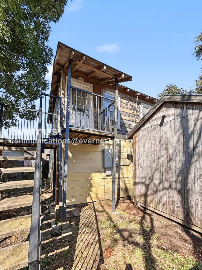 Foto del edificio - 203 W Lobit Ave