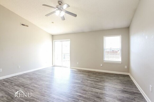 Building Photo - 19367 Fox Chase Dr