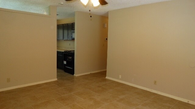 Building Photo - 7215 Glen Heights