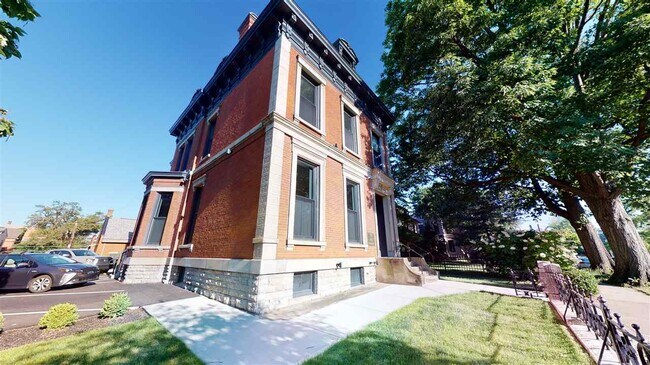 Building Photo - 421 Garrard St