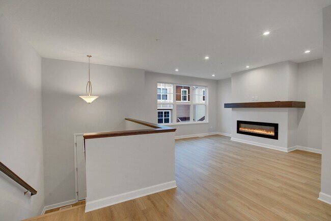 Foyer, Living Room - 849 Roselyn Dr