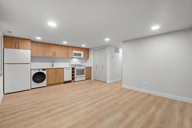 Building Photo - 927 N Mozart St