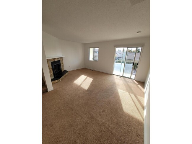 Building Photo - 27272-27232 52