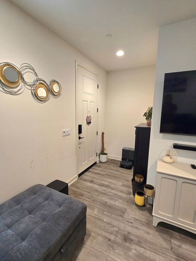 Foto del edificio - 3 Bedroom Townhome in Ontario
