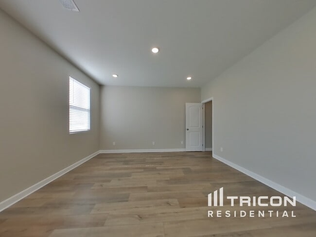 Building Photo - 5046 Lawler Ln