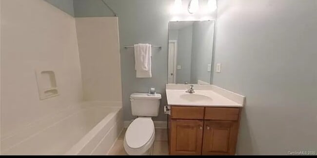 2nd full bathroom - 469 Hurston Cir