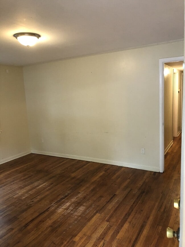 Building Photo - Live in a 3 Bedroom House by FSU's Campus!