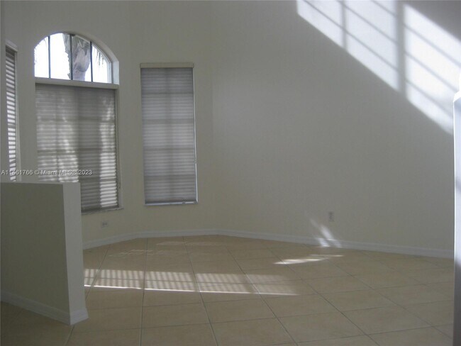 Foto del edificio - 19351 SW 61st St