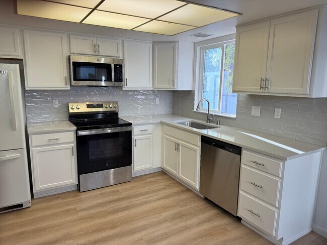 Cocina reformada - 1818 Fieldcrest Dr
