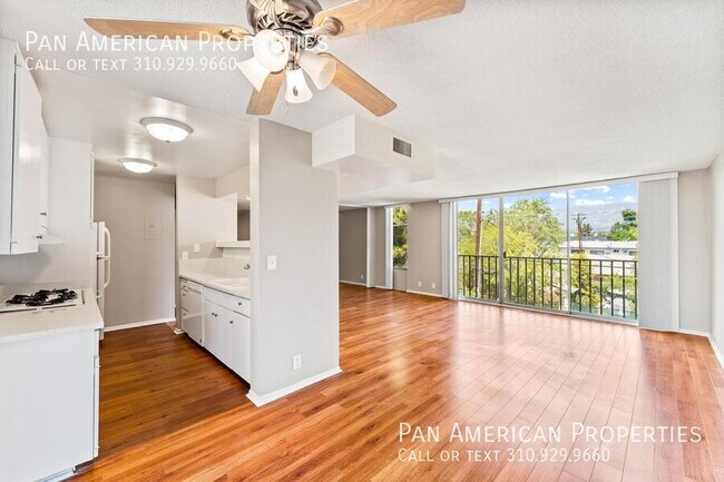 Foto del edificio - 1155 E Del Mar Blvd