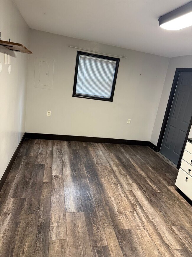 Foto del edificio - MOVE IN READY!