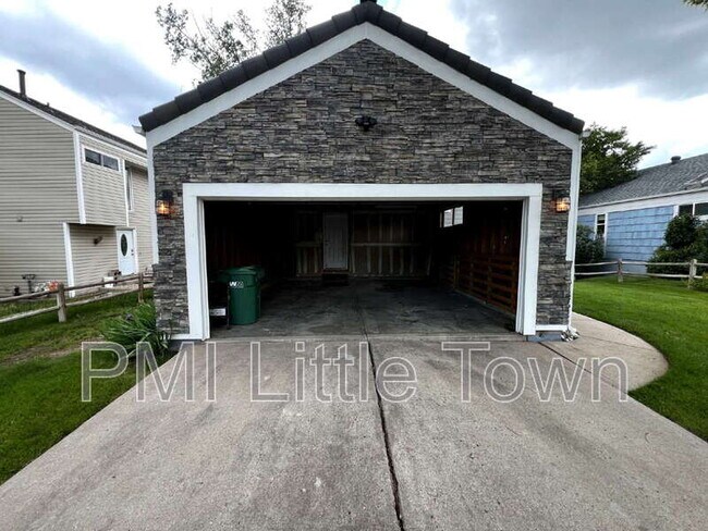 Foto del edificio - 10772 W Berry Ave