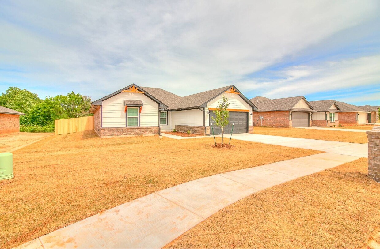Foto principal - 4613 Lincoln St