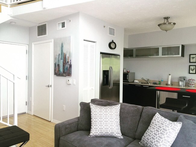 Building Photo - 1528 Brickell Ave