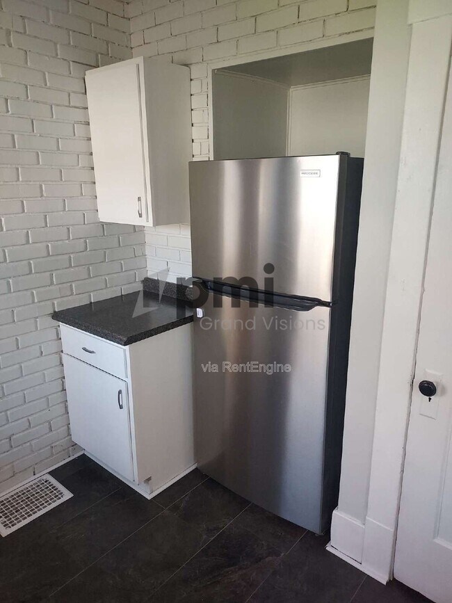 Foto del edificio - 1824 E Clay St