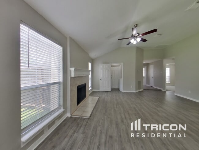 Foto del edificio - 18311 Autumn Trails Ln