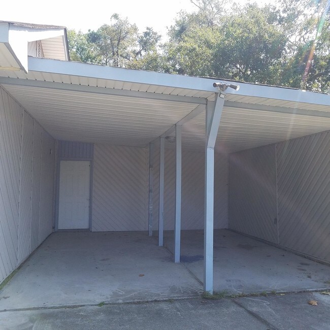 Building Photo - 739 Sloop Point Rd
