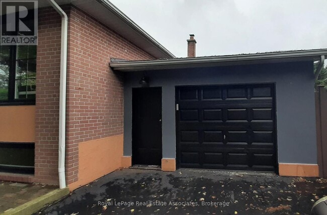 Building Photo - 1283 Daimler Rd