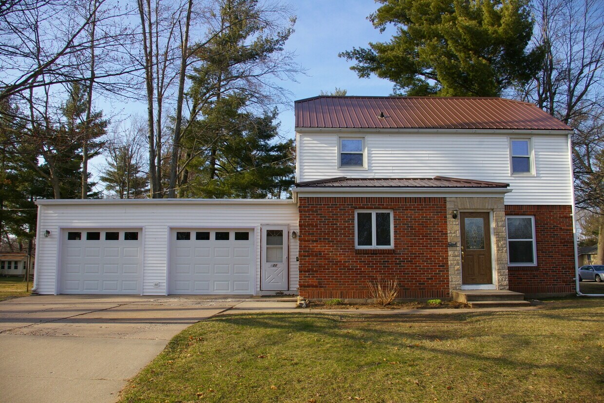 Primary Photo - 421 E Zingler Ave