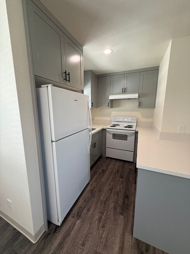 Building Photo - Free Month of Rent for Move in before Dec 1st - Brand New Upstairs 3 Bedroom Apartment