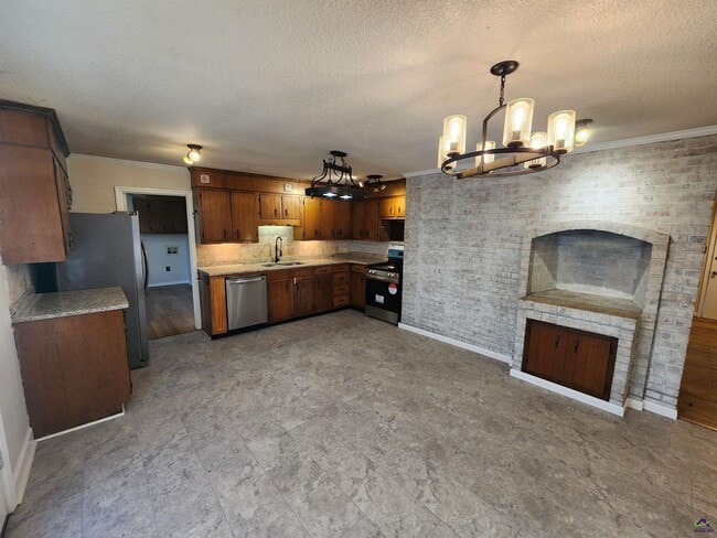 Building Photo - 515 Wilderness Dr