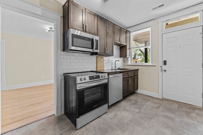 Foto del edificio - 7350 Amherst Ave