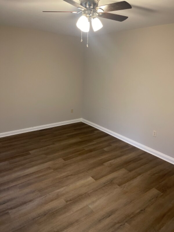 Building Photo - 9200 Aylesbury Dr