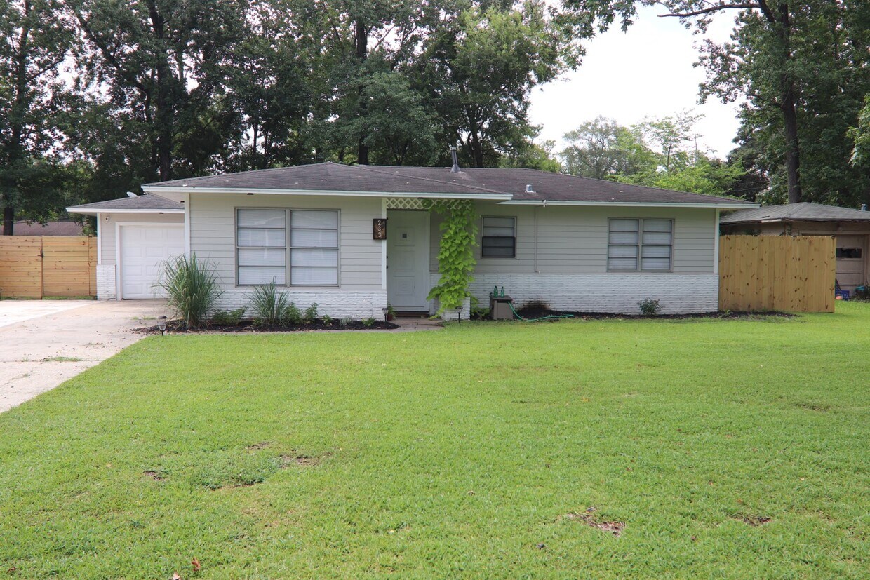 Foto principal - 233 Roxton Ln