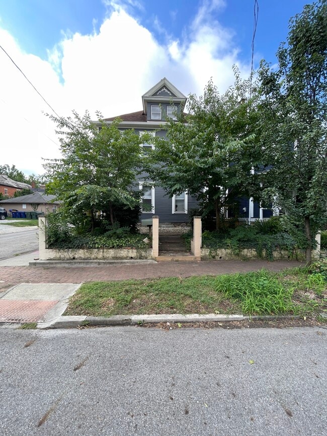 Building Photo - 297 Reinhard Ave