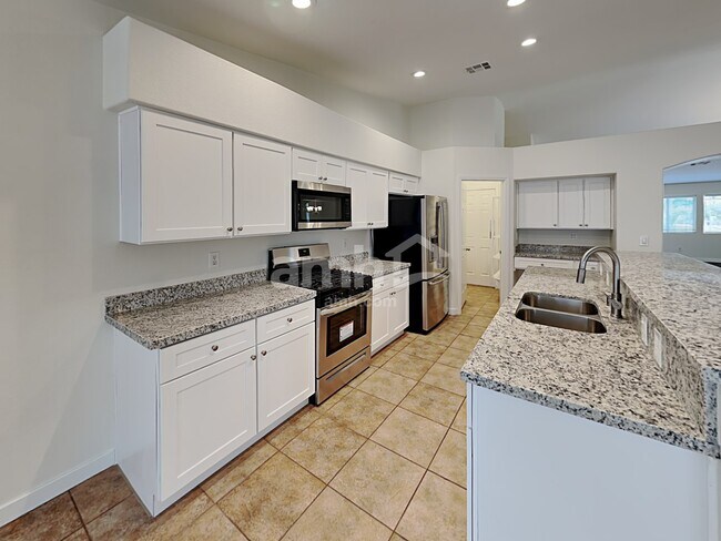 Building Photo - 504 Duran St