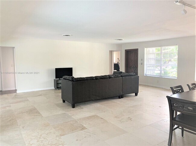 Foto del edificio - 3280 NE 164th St