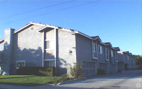Primary Photo - 9211 Ramona Blvd