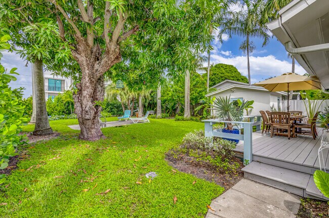 Building Photo - 915 Flamingo Dr