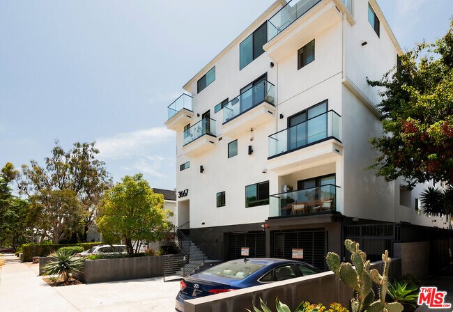 Building Photo - 3667 Mentone Ave