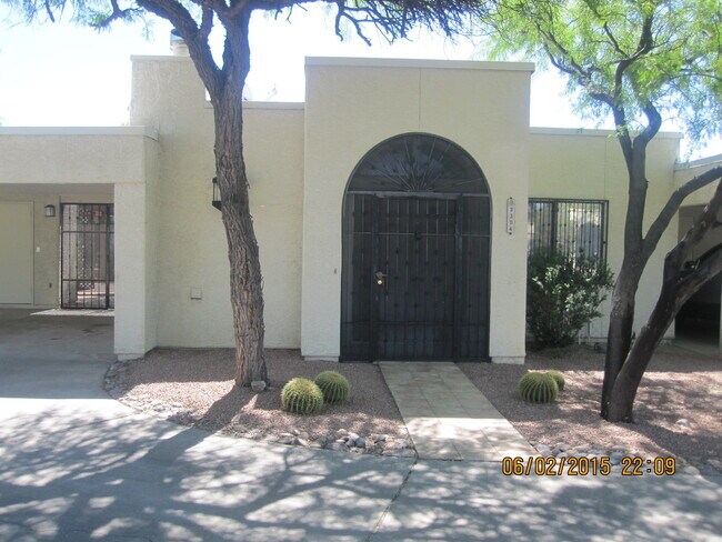 Foto del edificio - Lazy Creek Townhomes.