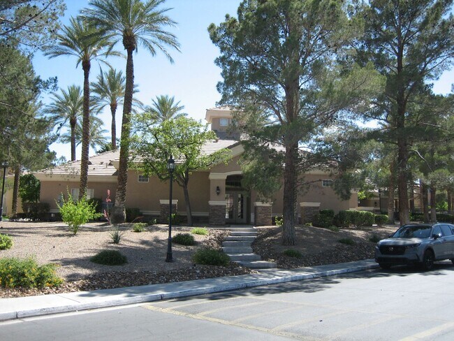 Foto del edificio - Single story, gated, 3bed, 2bath, 2car garage, Club house, Community Pool, Spa, Fitness room, CCRs