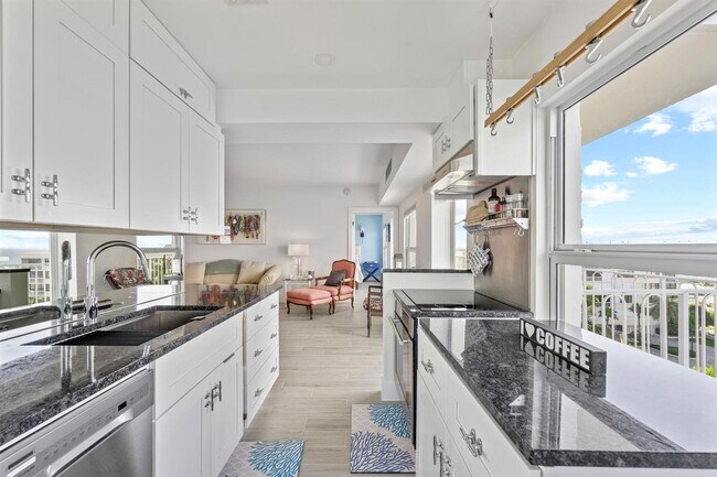 Foto del edificio - 3230 S Ocean Blvd