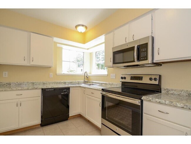 Foto del edificio - 7611 Shaddock Dr