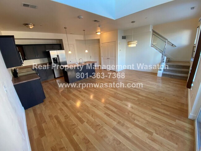 Foto del edificio - Modern 2 bed, 1 bath Townhome in Daybreak