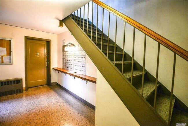 Foto del edificio - 37-50-50 87th St