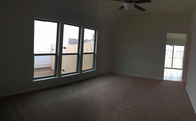 Building Photo - 1512 Chama Dr